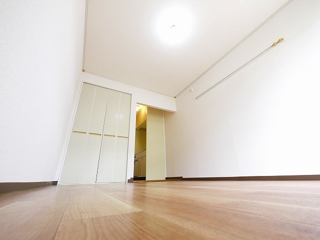 メゾン・ド・スリシエI　B棟の居間・リビング|ゆったりとしたリビングです