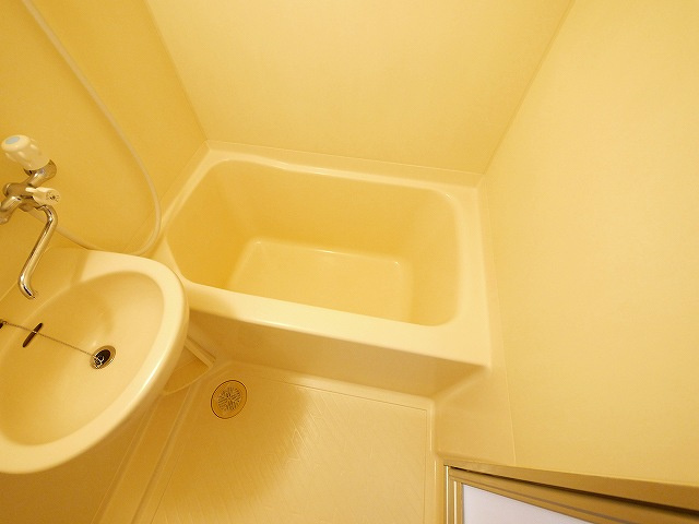 メゾン・ド・スリシエI　B棟の浴室|ゆったり過ごせるお風呂です