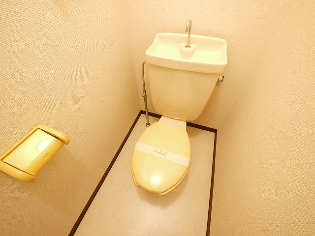 メゾン・ド・スリシエI　B棟のトイレ|落ち着いたトイレです
