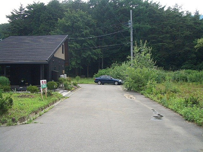 【前面道路含む現地写真】 | 辰野町伊那富 売地2