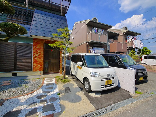 わかくさ貸家の駐車場