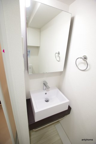 セレニテ梅田ルフレ　仲介手数料無料の洗面所