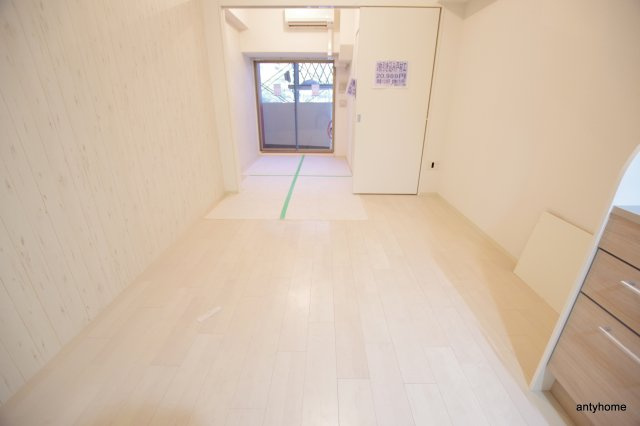 セレニテ梅田ルフレ　仲介手数料無料の洋室
