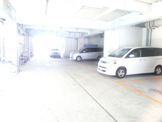 コート幸町の駐車場