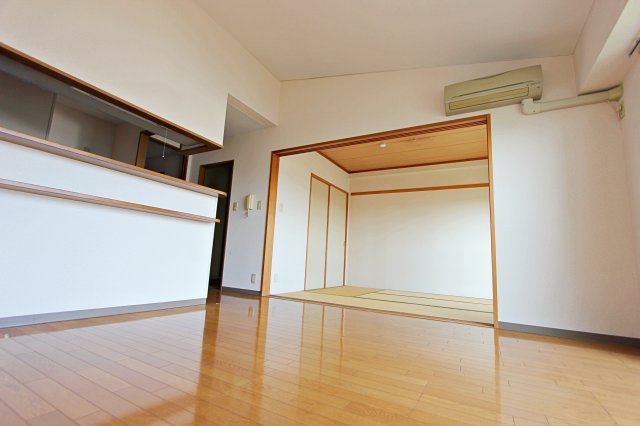 ブロッサム柿木の居間・リビング|LDKと隣の和室