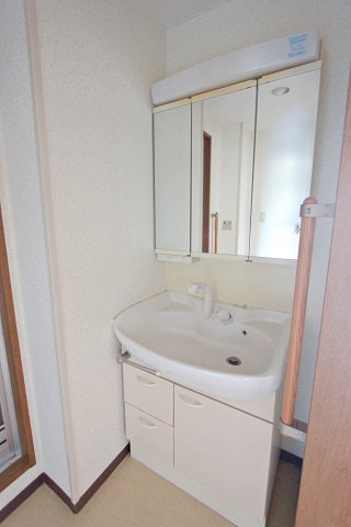 ブロッサム柿木の独立洗面台|シャワー付き洗面台