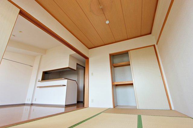 ブロッサム柿木の和室|和室から見たリビング