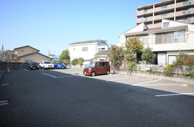 プロヴァンスＫの駐車場