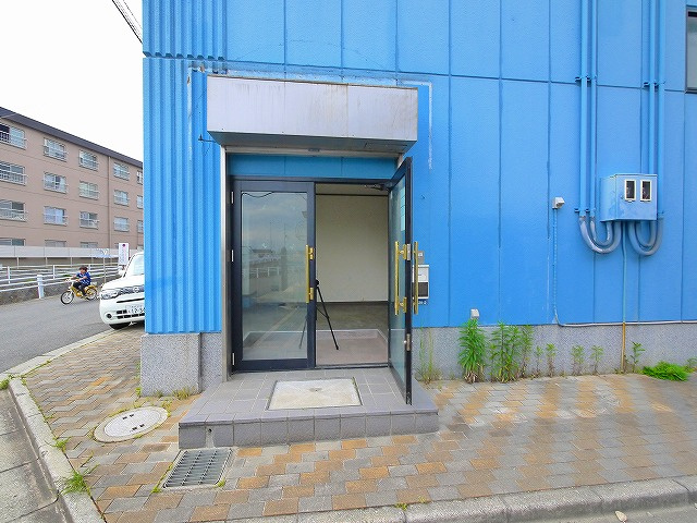 三条大路1丁目店舗のエントランス