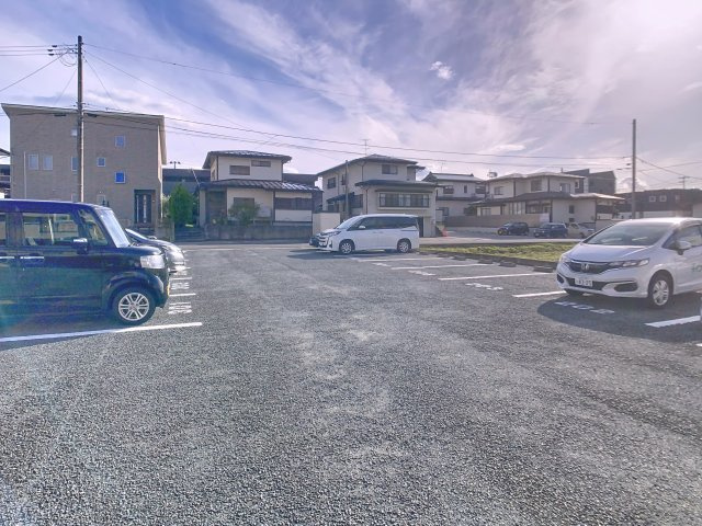 メゾンパークサイドの駐車場