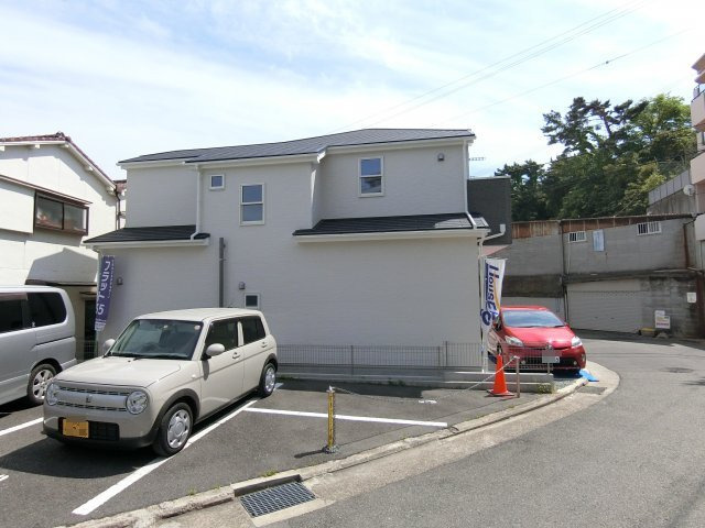 神戸市第8垂水区千鳥が丘　新築戸建の前面道路含む現地写真