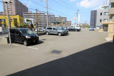 【駐車場】 | グローバル月寒東 | 駐車スペースもあります