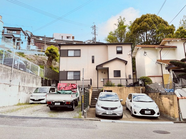 箕面市 中古一戸建て 桜井 箕面 不動産 無料査定実施中 ２世帯住宅 キッチン リビング バス トイレ全２ヶ所あり 普通車２台駐車可 阪急 桜井 駅徒歩約９分 閑静な住宅地に立地 人気の南小 第３中校区 箕面の不動産のことならセンチュリー21みのパラ