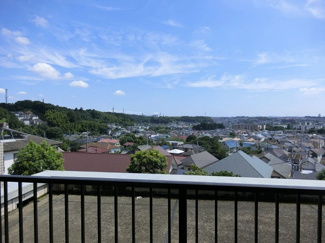 【展望】 | バルコニーからの眺望です♪3階からの眺めは良好ですよ☆周りに視界を遮る建物がないので景色がよく見渡せます！