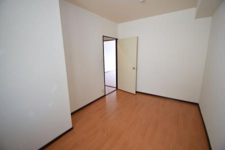 サンビレッジ藤原台Ａ棟の洋室|CATV対応です