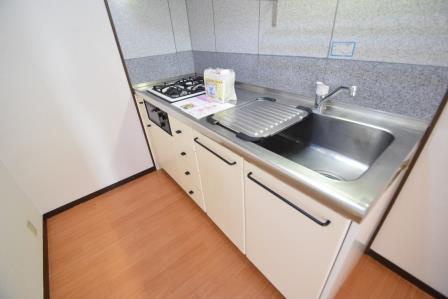 サンビレッジ藤原台Ａ棟のキッチン|システムキッチンです