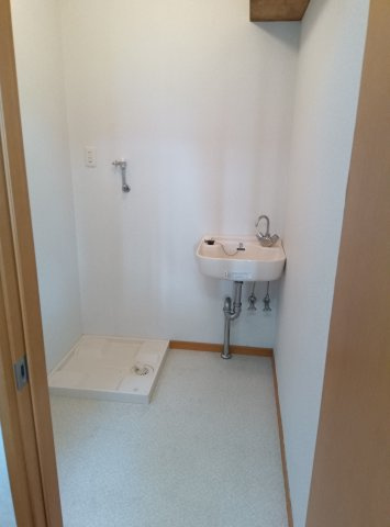 西金沢4丁目Ｋ貸家の設備|キッチン裏に家事室