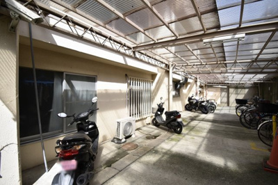 【その他共用部分】 | レイクヒル長原 | バイク置場