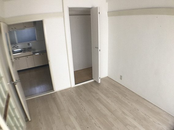 泉マンションの居間・リビング