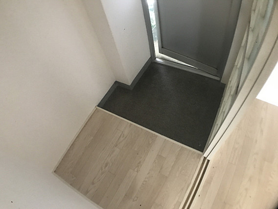 泉マンションの玄関