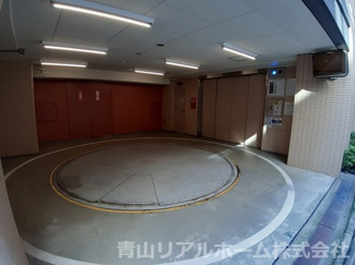 【駐車場】