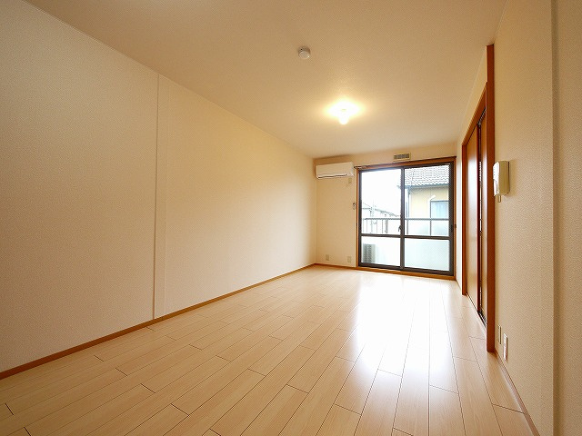 サンクコール朝和　B棟の居間・リビング|ゆったりとしたリビングです