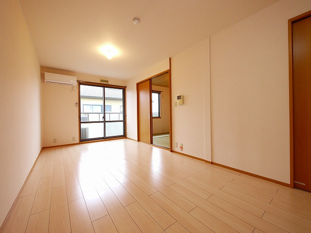 サンクコール朝和　B棟の居間・リビング|ゆったり過ごせる居間です