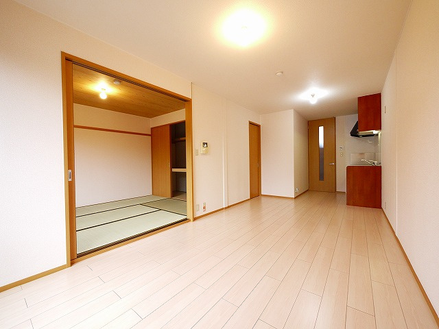 サンクコール朝和　B棟の居間・リビング|ゆったりとしたリビングです