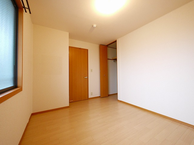 サンクコール朝和　B棟の洋室|ゆったりした洋室です