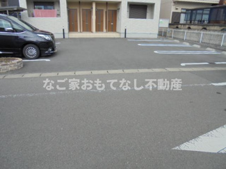 【駐車場】