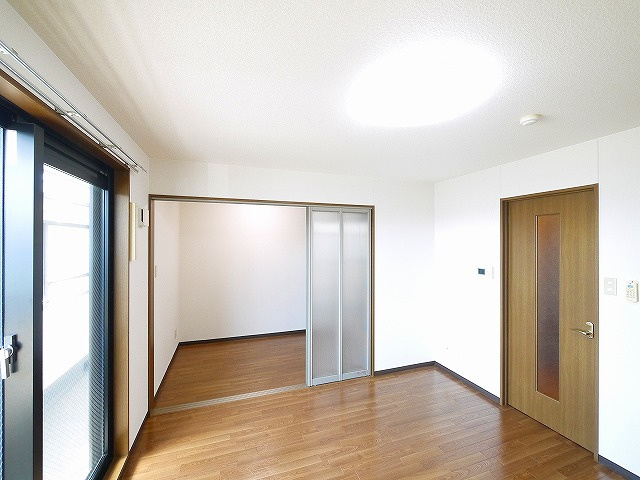 ドルフⅢの洋室|広々とした洋室です