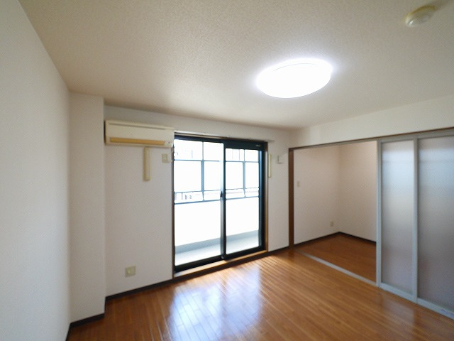 ドルフⅢの居間・リビング|使いやすい居間です