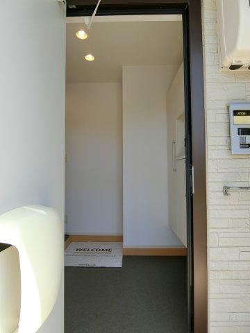 ブリリアントA棟の玄関