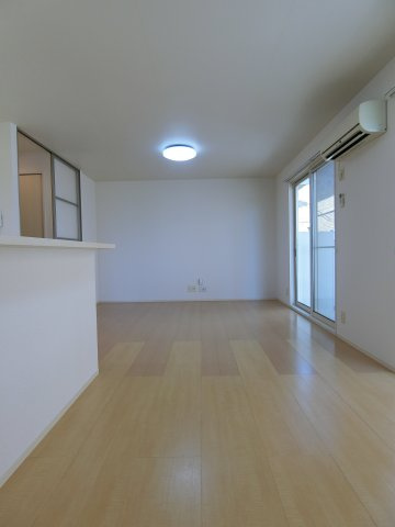 ブリリアントA棟の居間・リビング