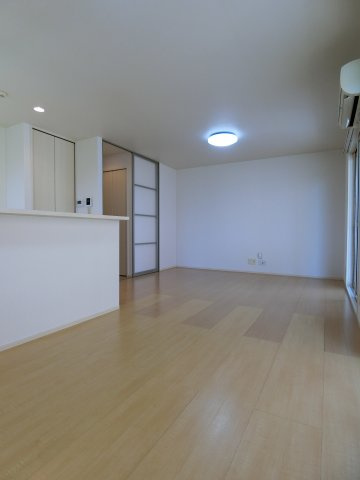 ブリリアントA棟の居間・リビング