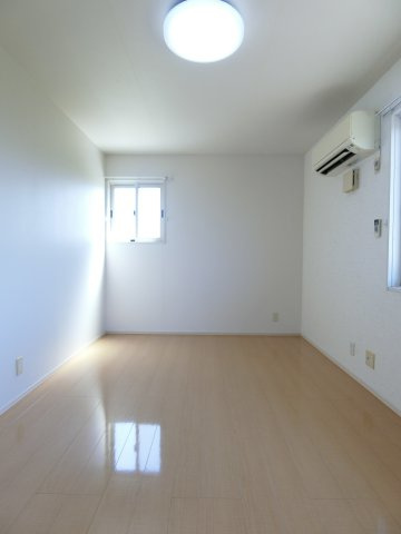 ブリリアントA棟の居間・リビング