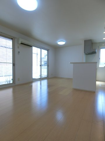 ブリリアントA棟の居間・リビング