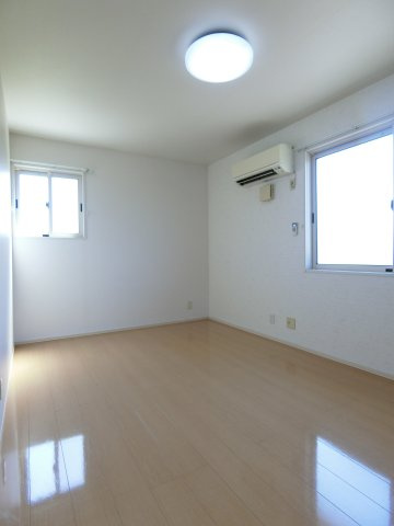 ブリリアントA棟の洋室