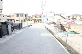 【前面道路含む現地写真】