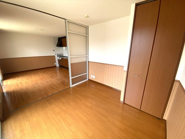 ヴェルデメゾンさだいわ　Ｃ棟の洋室