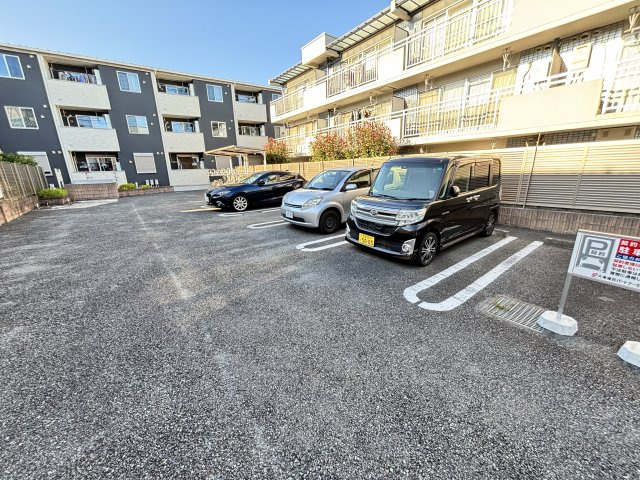 エクセレント吉葉の駐車場
