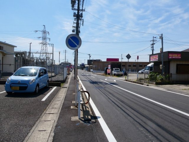 カーミー・呉竹の周辺|駐車場接面道路　南方面