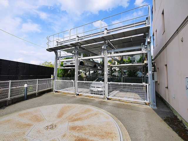 オーキッドあやめ池の駐車場