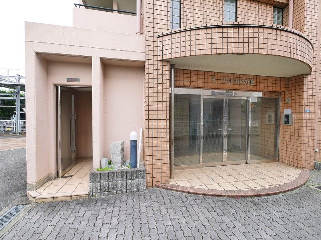 オーキッドあやめ池のエントランス