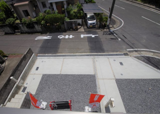 【展望】 | 2号棟　現地（2019年6月）撮影
南向きの2WAYワイドバルコニーからの眺望。目の下に駐車場。