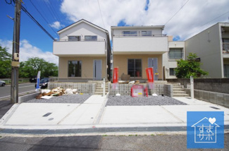 【外観】 | 2号棟　現地（2019年6月）撮影
堂々完成しました！即入居可♪
敷地面積114.16㎡（34.53坪）。
駐車並列2台可能。