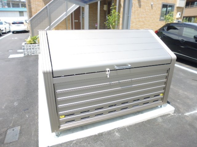 クリスタルハイツAのその他共用部分|敷地内ゴミステーション・当番なし