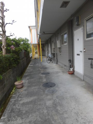八女グリーンハイツのエントランス|1階共用通路です