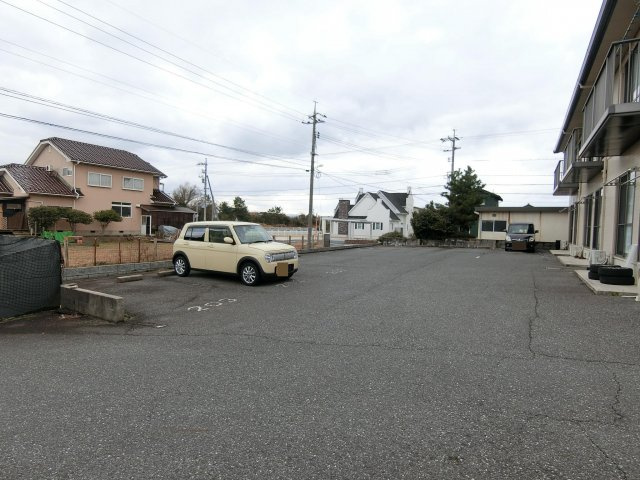 ラフォーレアダチの駐車場