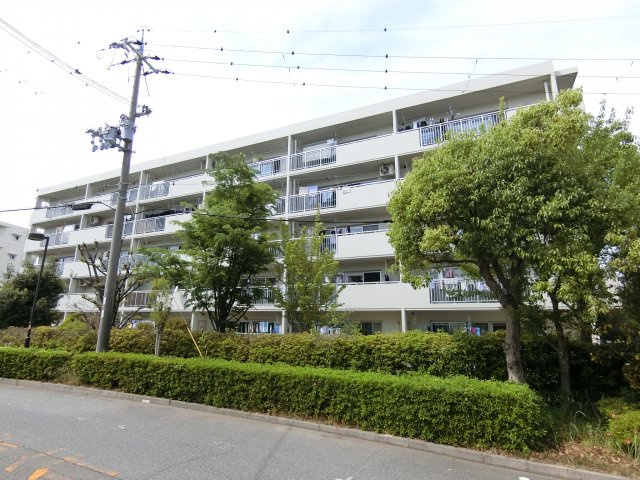 グリーンヒル新多聞第306号棟の外観|綺麗な外観のマンションです